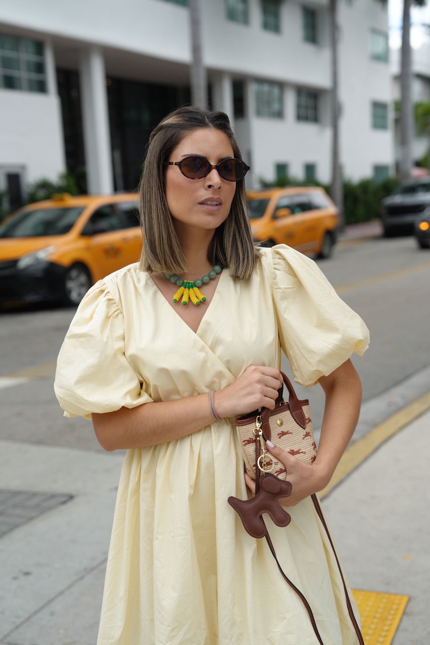 Vestido Curto Decote Cruzado Isles