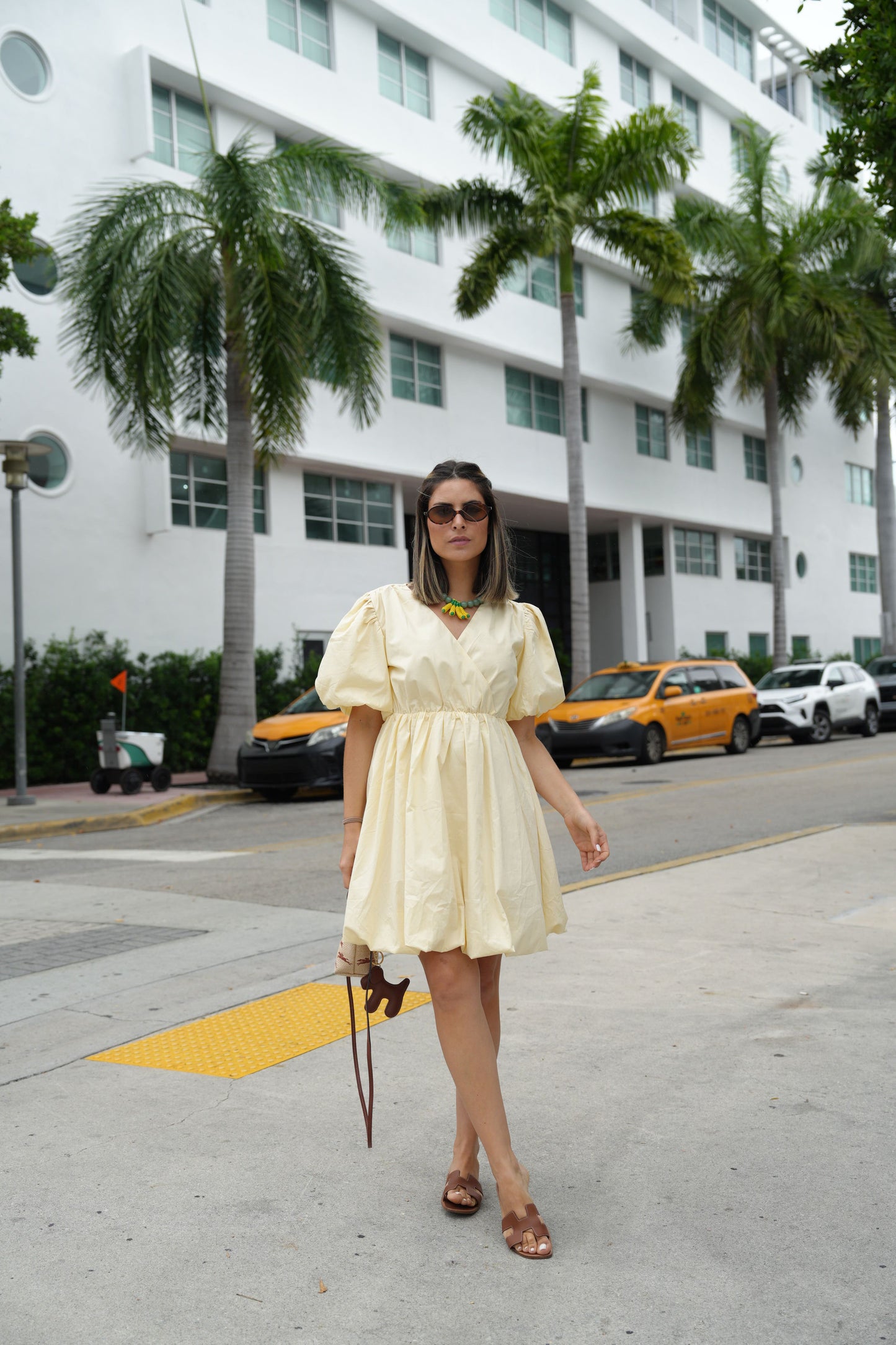 Vestido Curto Decote Cruzado Isles